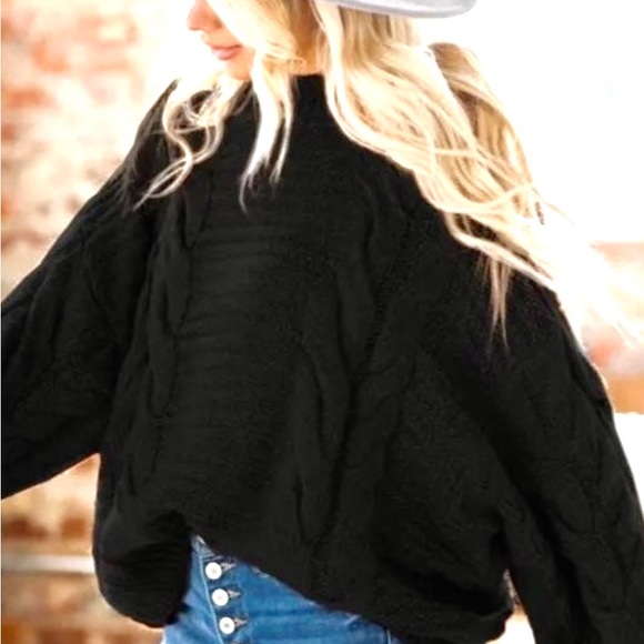 NIB BLACK OVERSIZED CABLE KNIT SWEATER - Picture 4 of 10